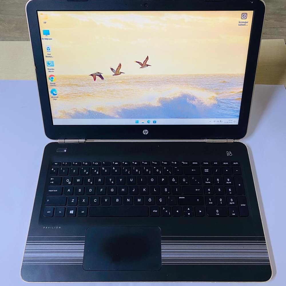 HP 15-AU100NX İ7-75000U 12GB RAM 240 GB SSD NVIDIA GEFORCE 940MX