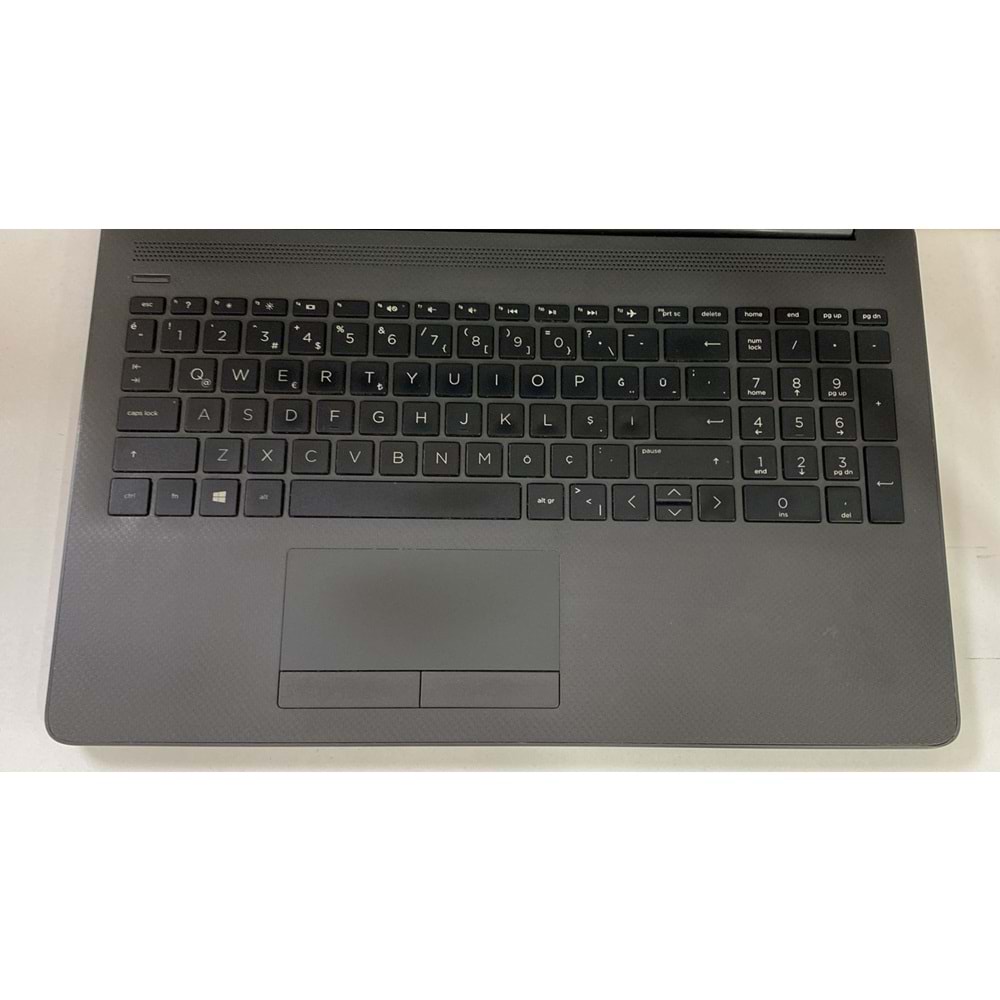 HP 250 G7 i7-1065G7 8GB Ram 256GB SSD İntel İris Plus Graphics 15,6