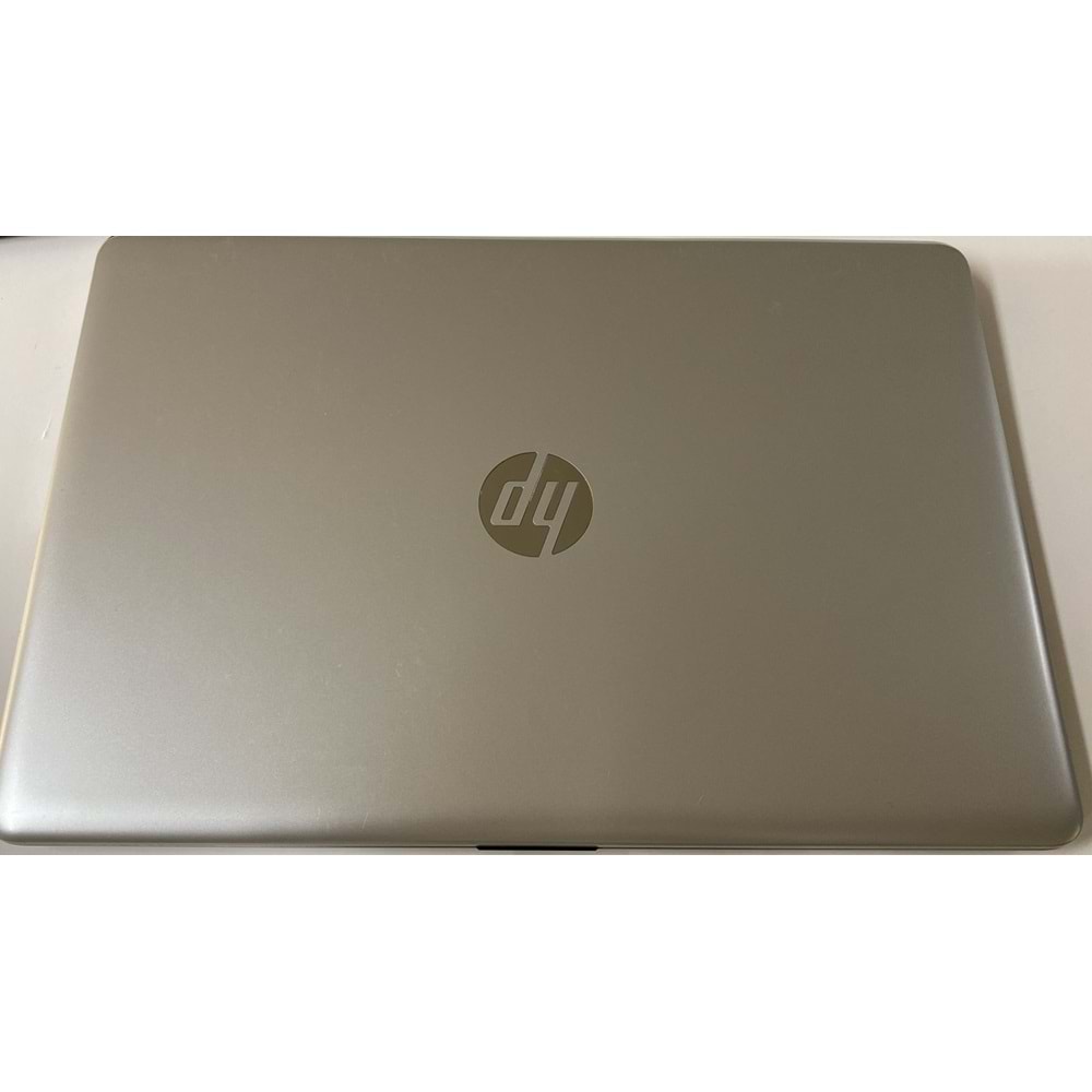 HP 15-BS085NİA İnteli7-7500 8 GB 240 GB SSD 4 GB Ekran Kartı Notebook